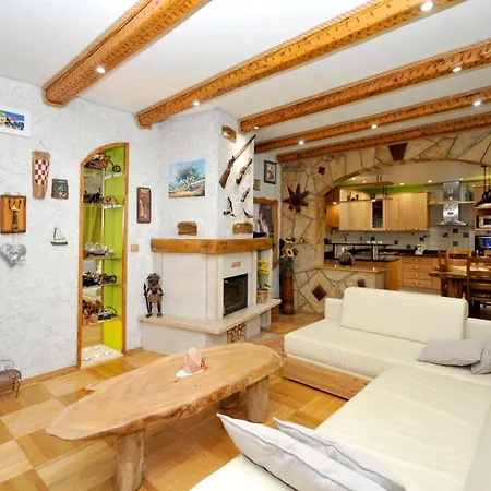 Family Friendly House With A Swimming Pool Plano, - 23902 Дом отдыха